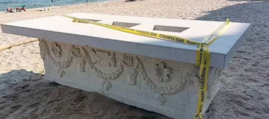 Bari i plazhit me “tavolinën” 1700-vjeçare