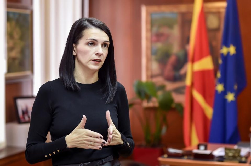 Denoncon VMRO: Ish-ministrja e Kulturës keqpërdori gati 800 euro për nevoja personale