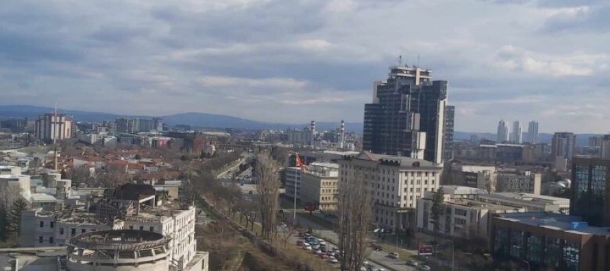 Temperaturat arrijnë deri në 16°C, vijon moti stabil në gjithë vendin