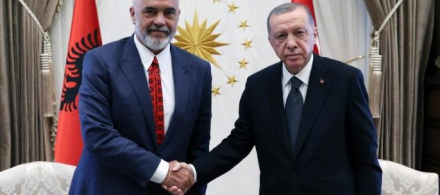 Rama dhe Erdogan bisedë telefonike, diskutojnë për avancimin e bashkëpunimit në industrinë e mbrojtjes dhe luftën kundër terrorizmit