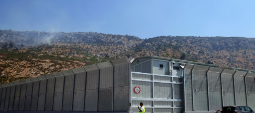 Moti i nxehtë shtyn hapjen e qendrës për emigrantë në Gjadër