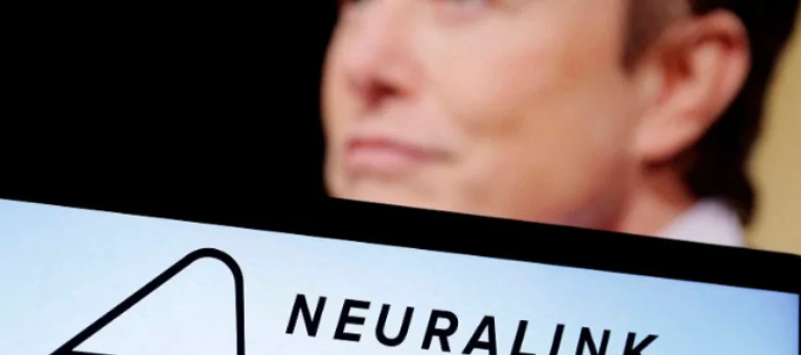 Musk njofton se Neuralink ka kryer implantin e dytë të çipit te një njeri