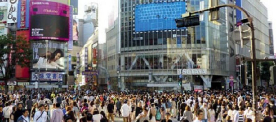 Japonia po anulon fluturimet dhe po pezullon trafikun hekurudhor për shkak të tajfunit