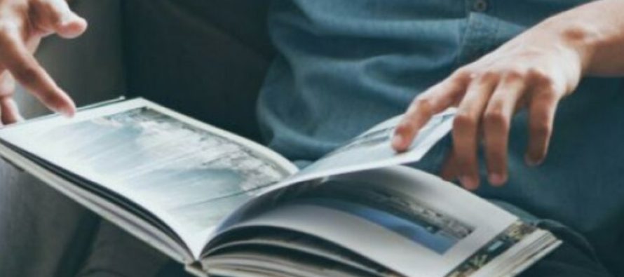 E pazakontë/ Hajduti hyn në shtëpi për vjedhur, por e shpërqendron libri