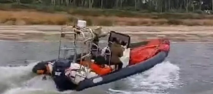 Varka me 37 mln paund kokainë zbarkon në brigjet angleze, trafikanti i ikën policisë me not