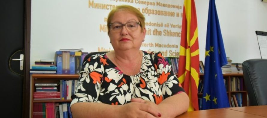 Janevska: Nuk do të ketë mungesë të teksteve