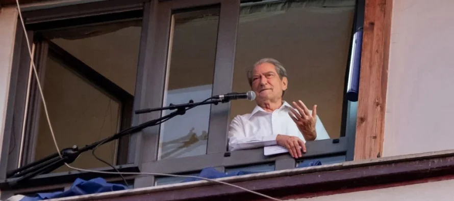 Nuk e bëri SPAK por “dikush” tjetër, për herë të parë anulohet protesta poshtë ballkonit të Berishës