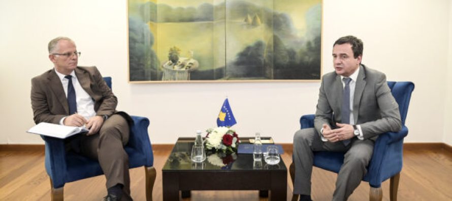 Kosovë/ QUINT kundër, Qeveria me njoftim pas takimit: Ura duhet të hapet, konsultimet dhe koordinimi vazhdojnë
