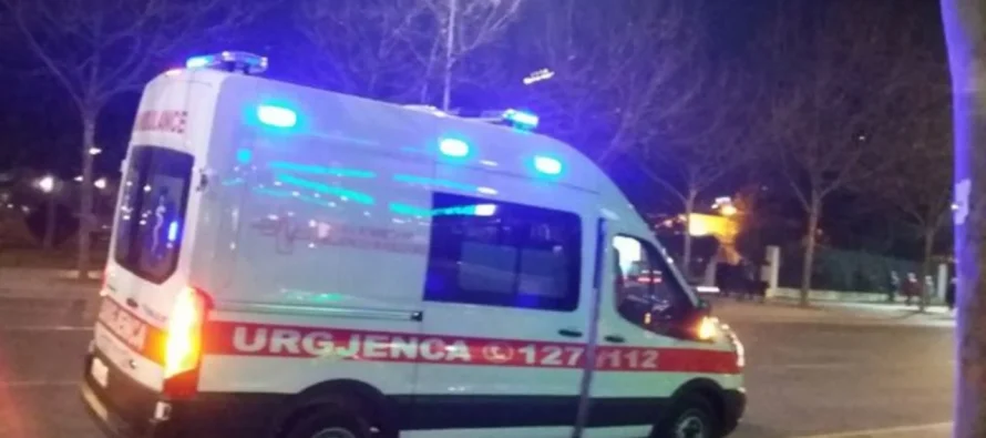 Punonjësi me origjinë egjiptiane bie nga lartësia, ishte duke punuar në një shtyllë të tensionit të lartë në Patos