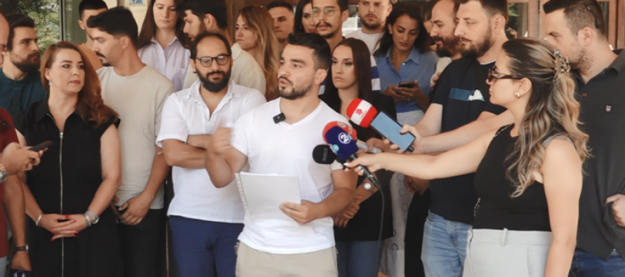 Keqtrajtim, presion dhe mosvazhdim i kontratave të punës – 33 artistë të Ansamblit për Këngë dhe Valle Shqiptare denoncojnë Shkodran Tolaj