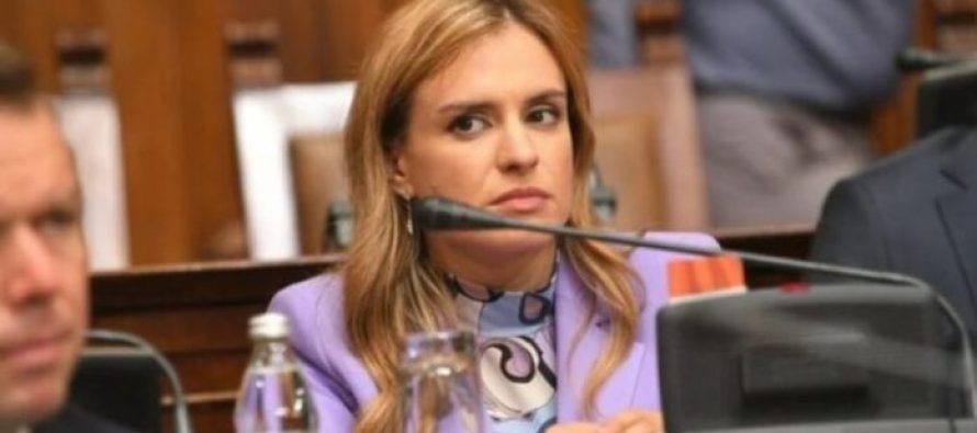 Skandal në Serbi: Ministrja ka deklaruar se ka diplomuar në shkenca politike, por asnjëherë nuk e ka mbaruar fakultetin