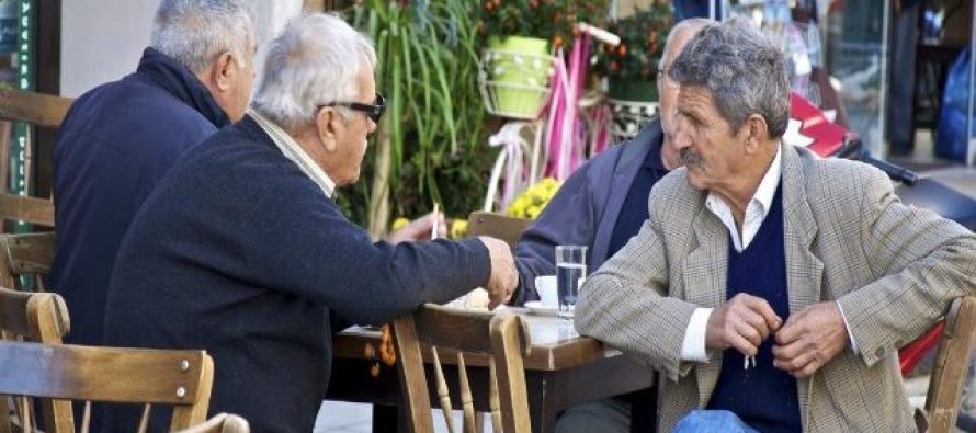 Studimi: Njerëzit plaken kryesisht rreth 44 dhe 60 vjeç