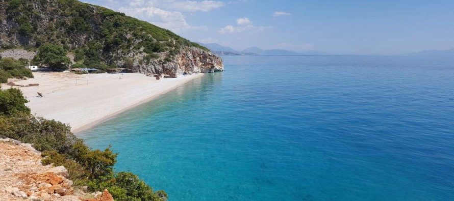 Dëshironi të jeni më të lumtur? Sipas studimit, duhet të jetoni pranë detit