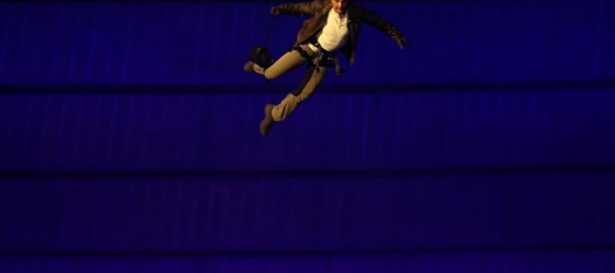 Tom Cruise dhuron spektakël gjatë ceremonisë së mbylljes së Lojërave Olimpike