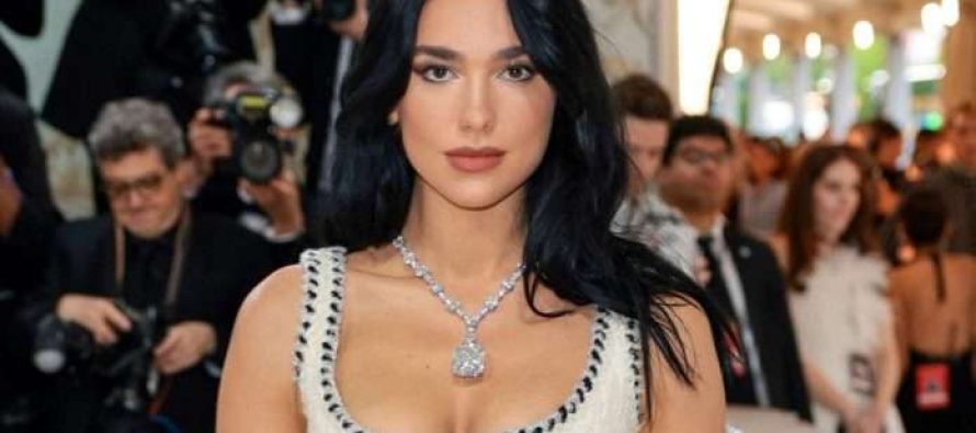 Dua Lipa publikon fotografi nga pushimet luksoze me të dashurin e saj, Callum Turner