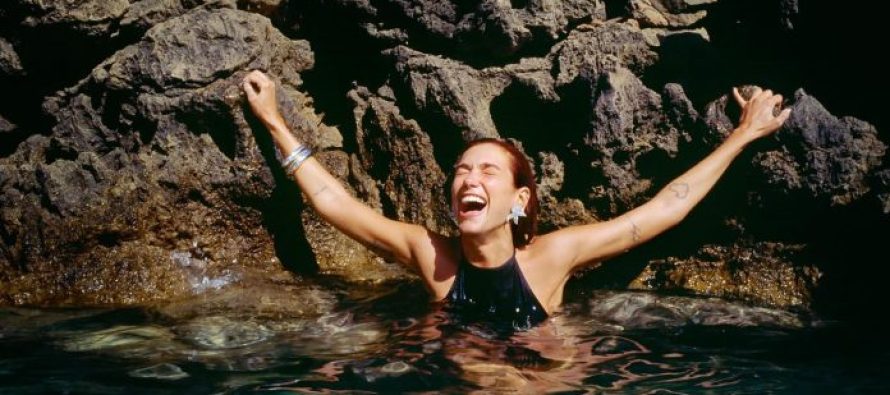 Dua Lipa mahnit në fotografitë me bikini nga pushimet në Ibiza