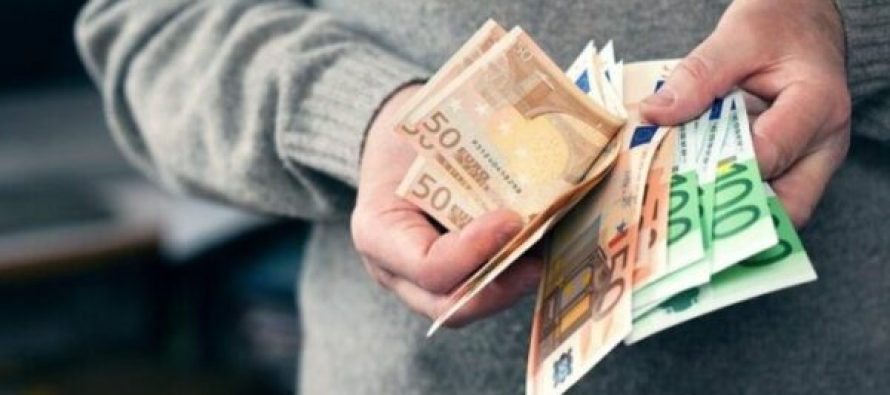 Çdo person që hyn ose del nga territori i Republikës së Kosovës me 10 mijë euro, obligohet t’i deklarojë në Doganë
