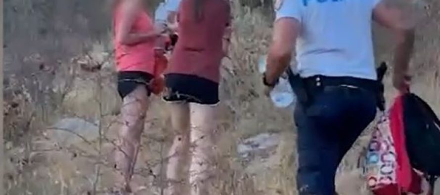 Humbën rrugën në zonën malore, shpëtohen dy turistet çeke në Himarë