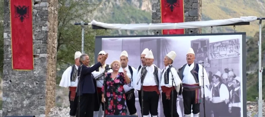 “Bilbilat e Labërisë”/ Festivali i parë i polifonisë po mbahet në Bënçë, bën bashkë 120 artistë popullorë