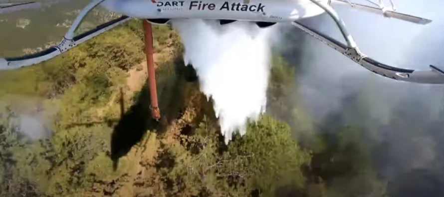 Helikopteri policor hodhi mbi 25 tonë ujë mbi zjarrin në rajonin e Jasenit