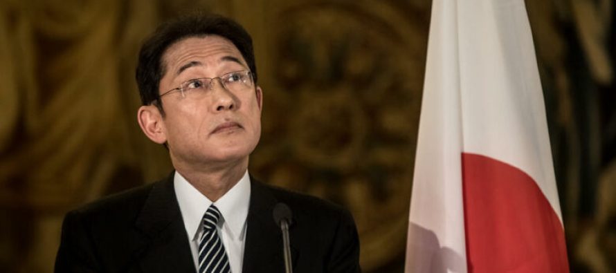 Kryeministri japonez njoftoi dorëheqjen e tij pas një sërë skandalesh