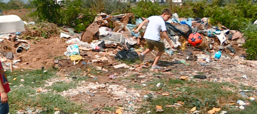 Mbeturina gjithandej në Shkup – Edhe vendet ku luanin fëmijët u shndërruan në deponi!