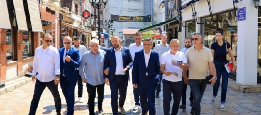 Mexhiti, Ljutkov e Ganiu vizituan shtëpinë e zejtareve në Çarshinë e Vjetër të Shkupit