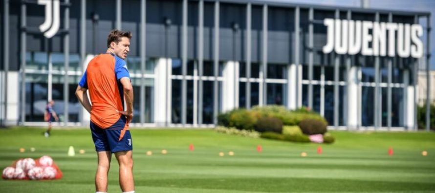 Milani futet në garë për transferimin e Chiesas