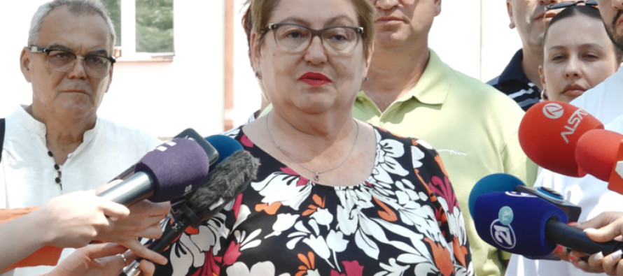 Ministrja e Arsimit tha dje se s’do ketë libra për gjuhët e huaja pasi që nxënësit do mësojnë gjuhët nga serialet – Reagon LSDM