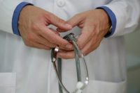 Skandaloze: Sllovenia kthen mbrapsht “mjekët” me diploma të Shtipit për shkak të paaftësisë ekstreme