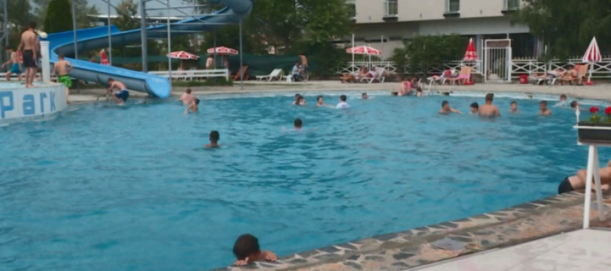 Ndjehuni si në pushime edhe pse nuk mund të shkoni!