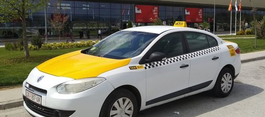 Shoqata e taksistëve: Transporti me taksi në Shkup në prag të kolapsit, për shkak të Arsovskës “vlon” me taksistë ilegal, kompanitë në prag të mbylljes