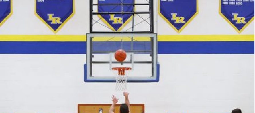 Trajneri i basketbollit shënon 1134 trepikëshe në 1 orë për të thyer rekordin botëror