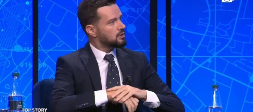 “Pas 10 ditësh, vijnë 3 ministre të tjera”/Curi: Rama ka në plan varrimin politik të ministrave dhe deputetëve të vetë