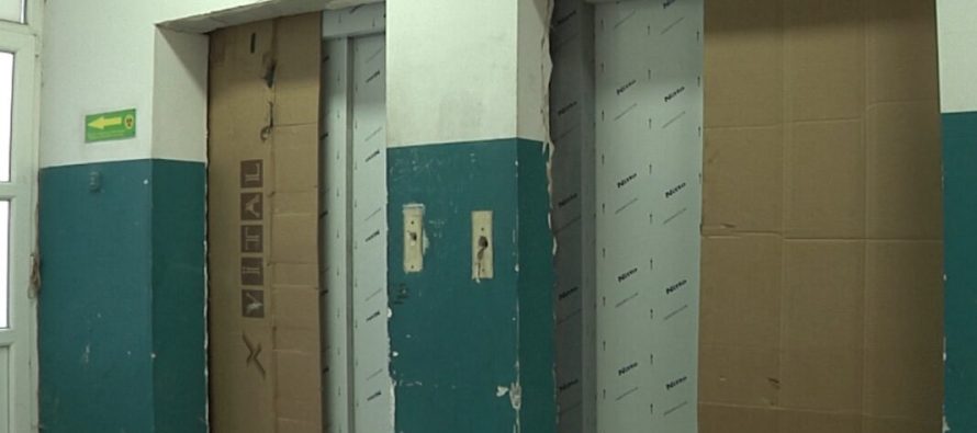 Ashensorët në Spitalin e Tetovës nuk u bënë gati më 15 shtator siç paralajmëroi Taravari, MSh thotë se brenda dy javëve do të jenë gati