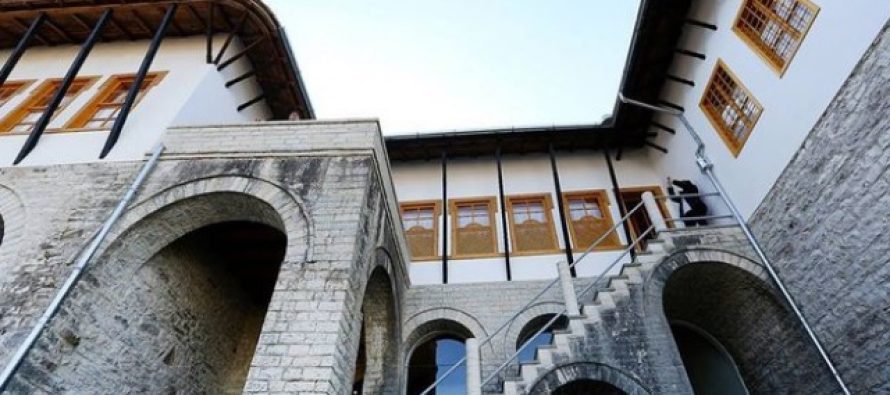 Gjirokastër, shtëpia muze e Kadaresë tërheq vizitorë
