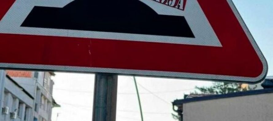 “Armata e Veriut”, “ Veriu i Çetnikëve”- Në përvjetorin e sulmit në Banjskë stikersa me mesazhe provokuese shfaqen në veri