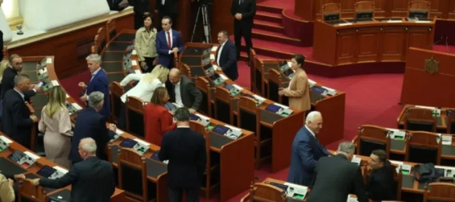 Tensionet në sallë dhe mbyllja e seancës, reagon Spiropali: Deputetët e PD e kanë kthyer Kuvendin në një skenë krimi
