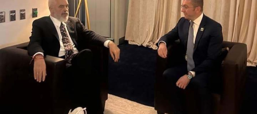 E thotë Veliçkovski: Rama vendosi për komb, Mickoski për oligarkë dhe destabilizim të vendit!
