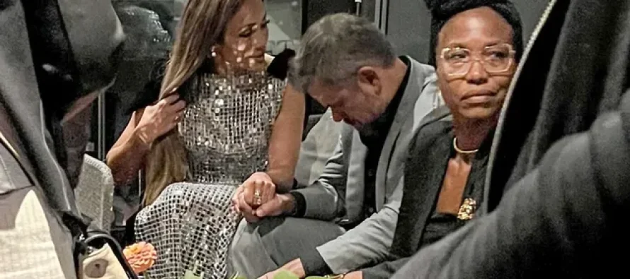 Jennifer Lopez shfaqet e afërt me shokun e ngushtë të Ben Affleck
