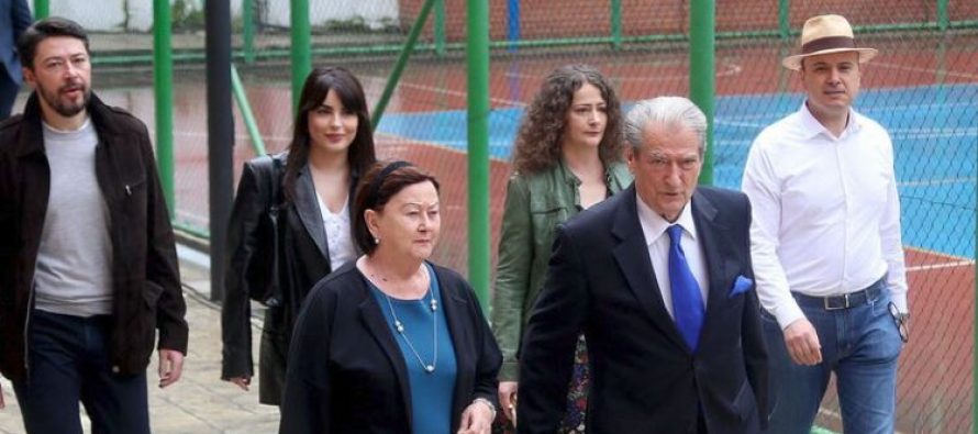 Në 500 faqe vetëm fillimi i përgjigjes nëse SHBA-të kanë apo jo fakte ndaj korrupsionit të Berishës!