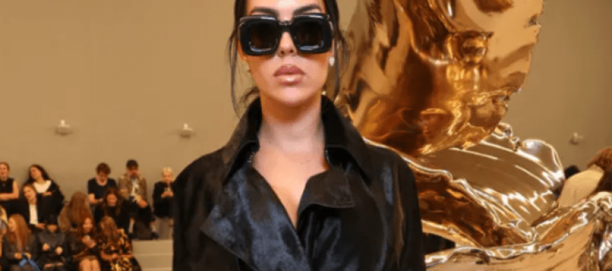 Georgina Rodriguez shkëlqen me paraqitjen, ndërsa arrin në Festivalin e Filmit në Venecia
