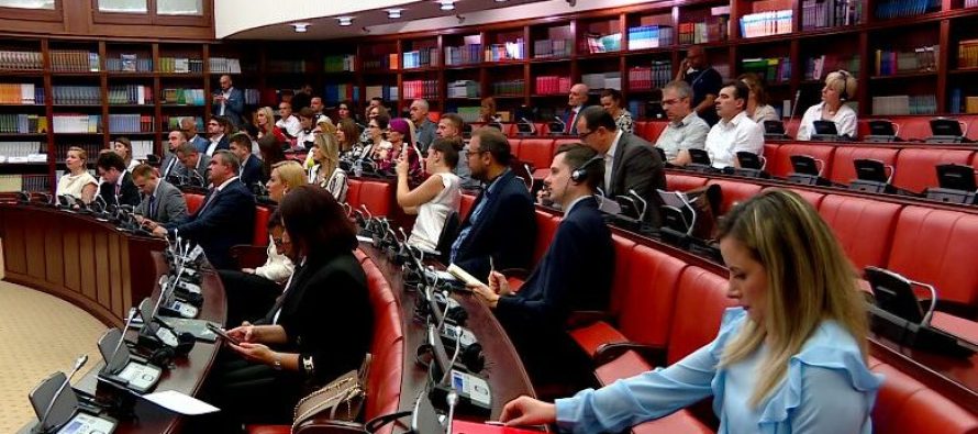 Procesi i Berlinit në debat para deputetëve: Marrëveshjet janë nënshkruar, por nuk zbatohen