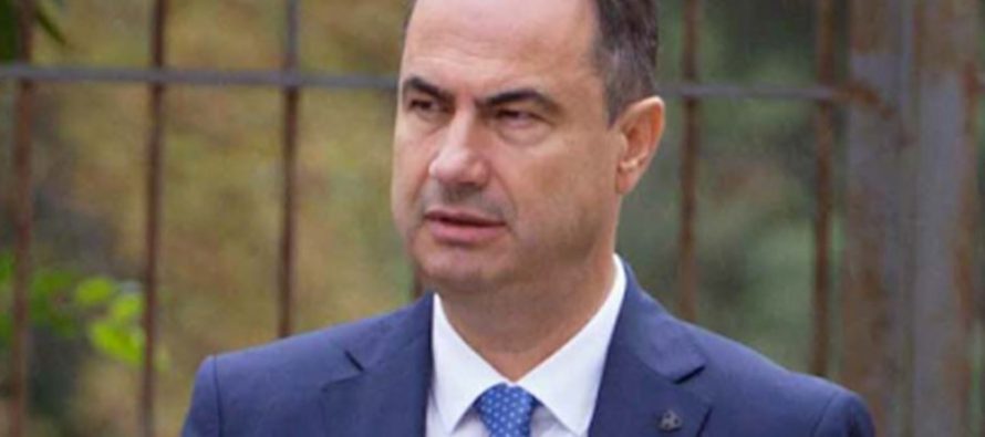 Ku jeni ju zotërinj ambasadorë?