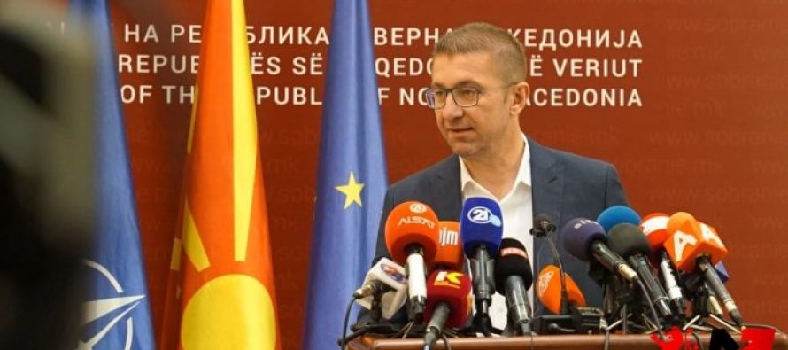 Mickoski: Masa për uljen e pajisjeve shkollore po jep rezultatet e pritura