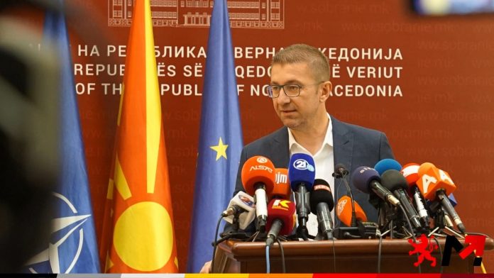 Mickoski: Masa për uljen e pajisjeve shkollore po jep rezultatet e pritura