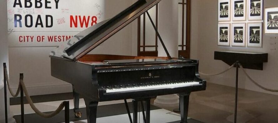 Del në ankand pianoja 40 vjeçare