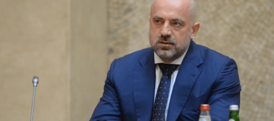 Kush dhe çka e mbron Radoiçiqin në Serbi?