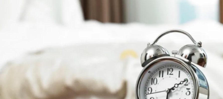 Përse ndonjëherë zgjohemi para se të bjerë alarmi