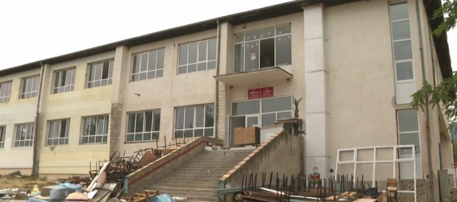 Viti shkollor nuk nisi në Zhitoshë të Dollnenit, shkolla rindërtohet që nga janari